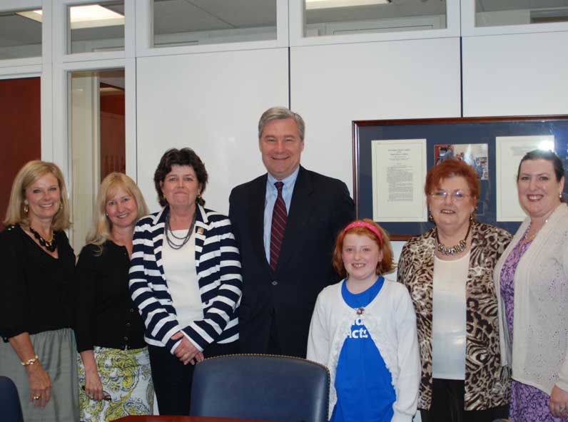 Senator Whitehouse meeting with members of the Rhode Island Breast Cancer Coalition on May 6, 2013
